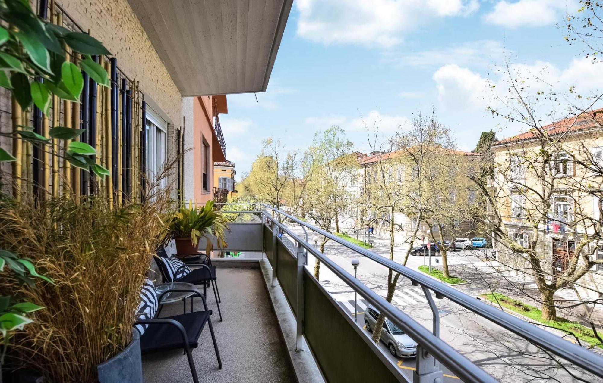 2 Bedroom Cozy Apartment In Gorizia Esterno foto